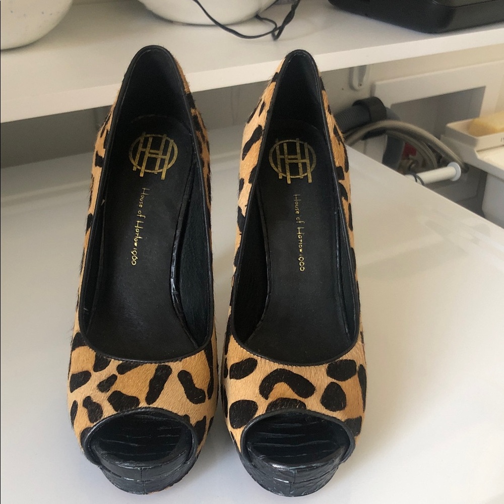 House of Harlow 1960 Leopard Print Peep Toe Heels